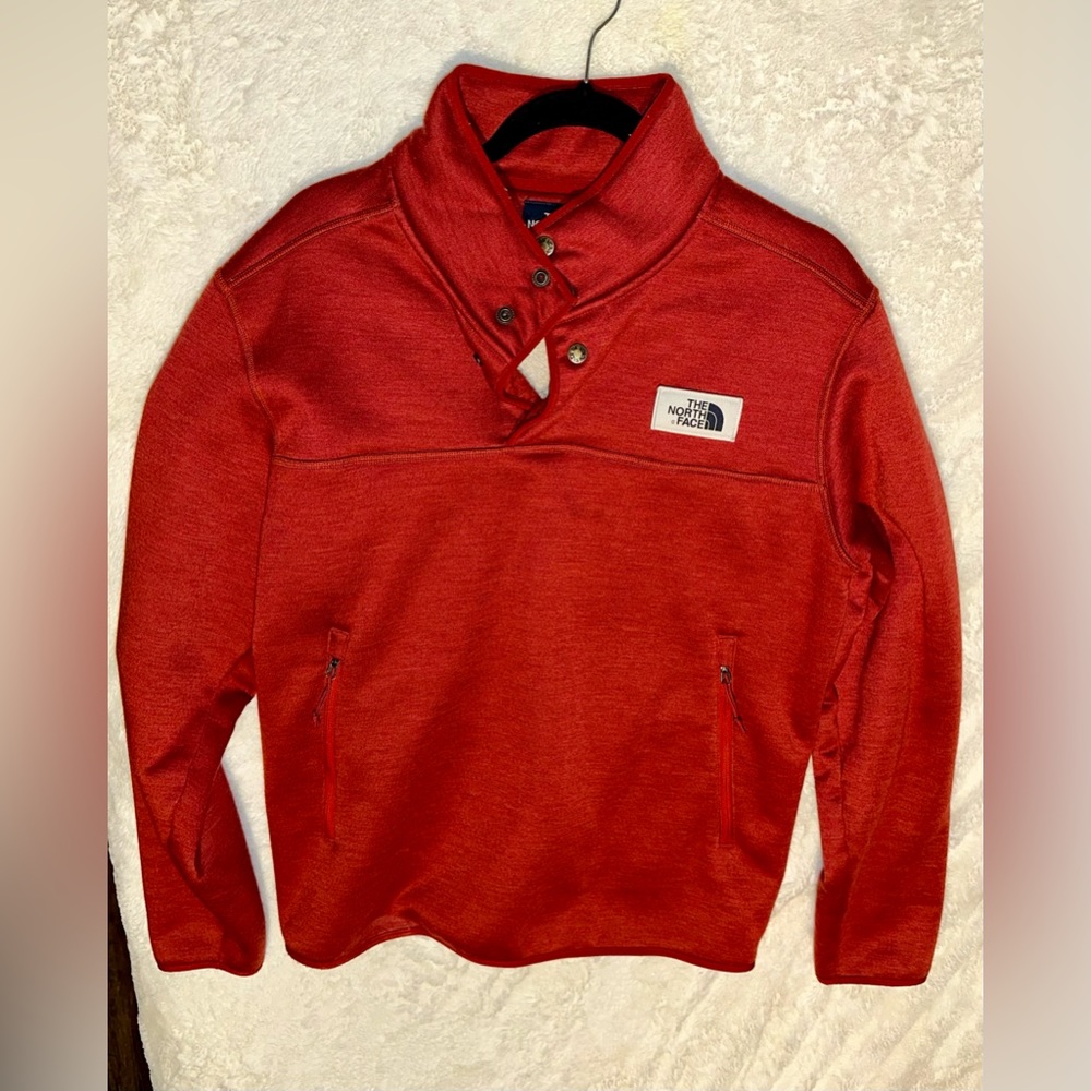 Men’s North Face sweatshirt with zipper pockets and Sherpa lining.